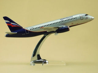 Модель самолета SSJ-100 (М1:100, Аэрофлот, RA-89007, Дмитрий Барилов)