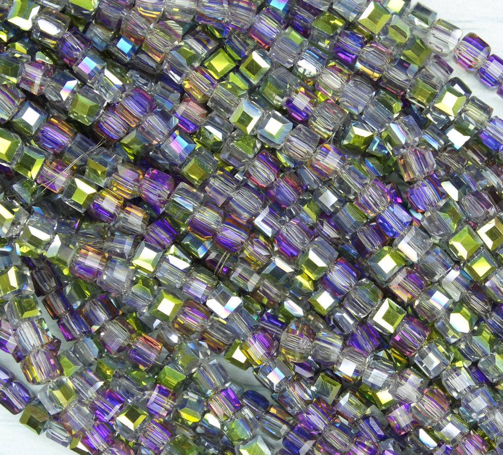 БВ057ДН4 Хрустальные бусины квадратные, прозрачный с пурпурно-зеленым AB, 4 мм, кол-во: 44-45 шт.