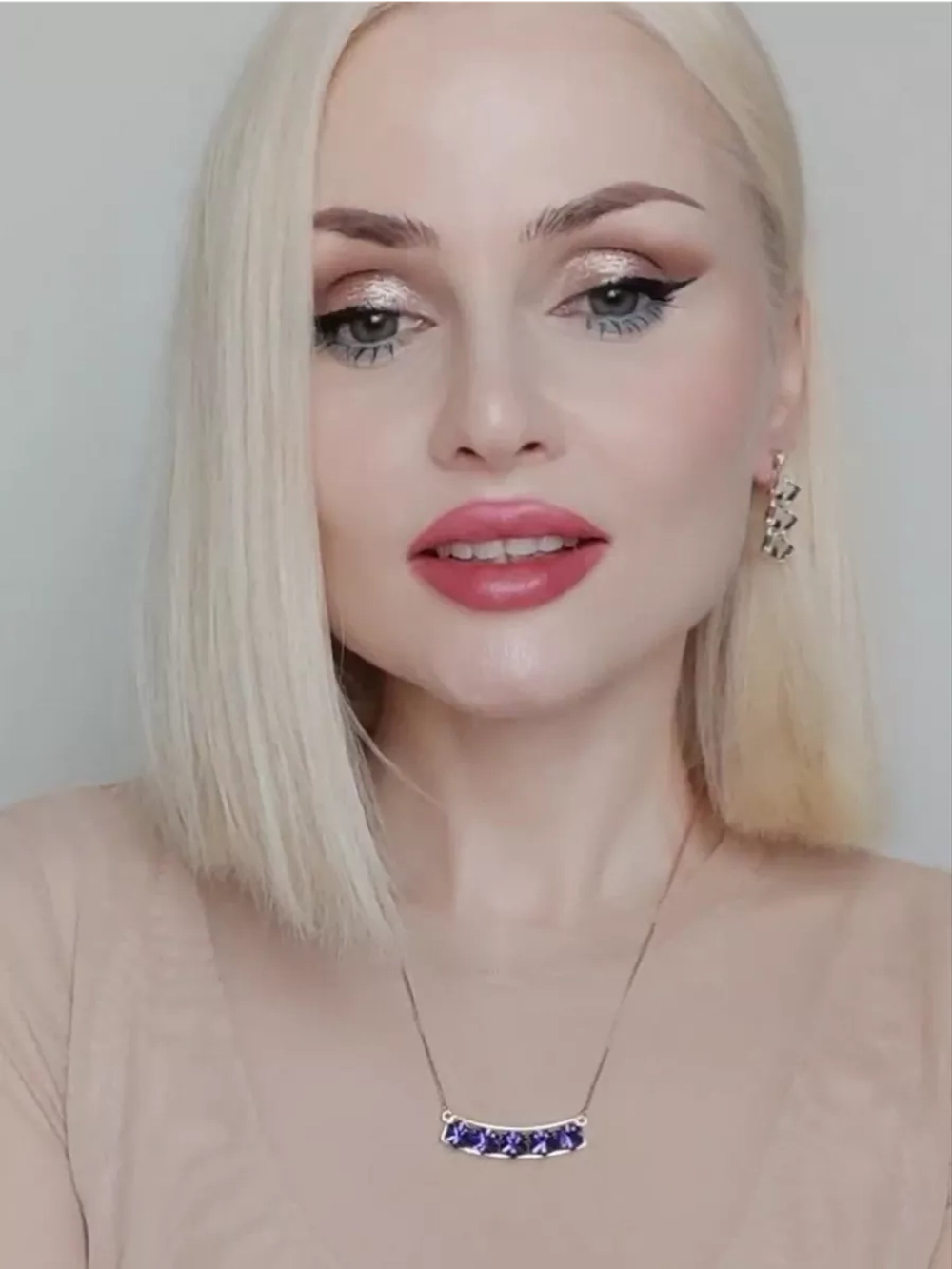 Колье Мираж с дорожкой фиолетовых кубиков Swarovski