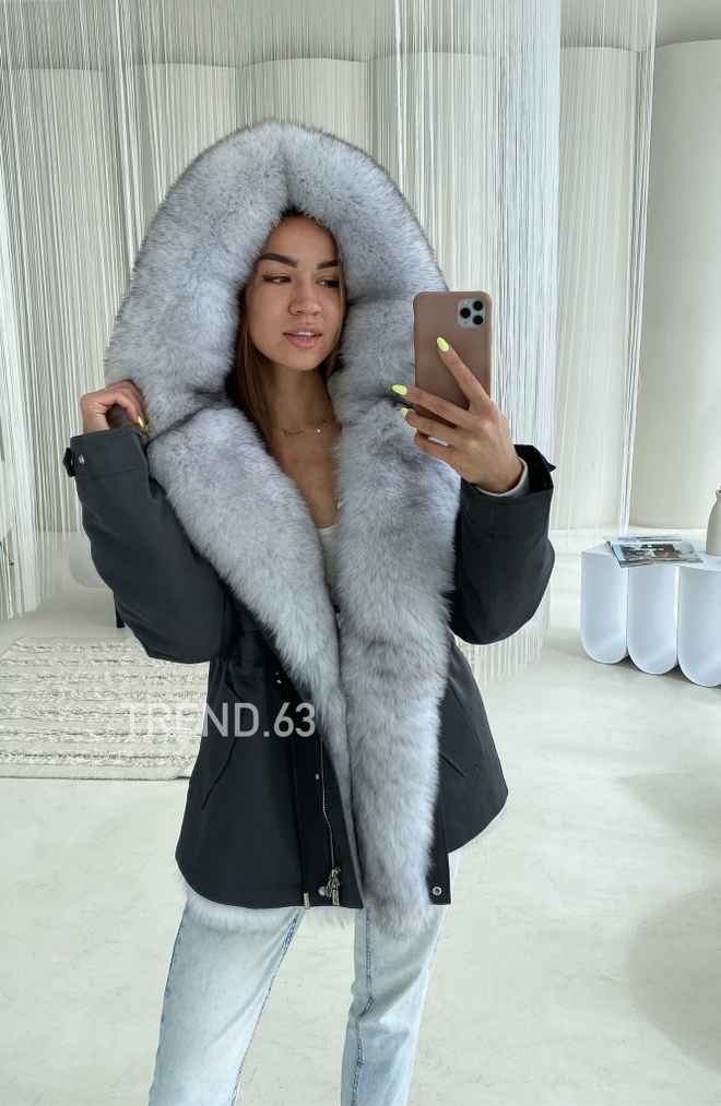 Зимняя женская парка в цвете графит с мехом финского "колотый лед" песца 70см