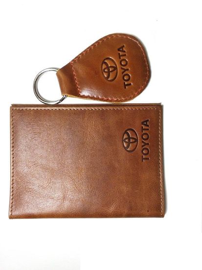 Подарочный набор автомобилисту "Стиль" (брелок с логотипом + обложка для автодокументов)