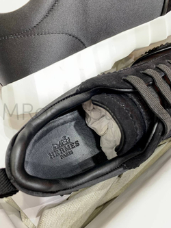 Мужские кроссовки Hermes Bouncing черного цвета с буквой на подошве