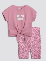 Розовый костюм для девочки на лето