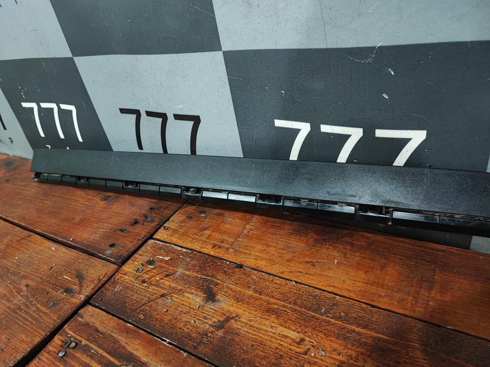 Накладка двери передней правой Kia Seltos 19-нв Б/У Оригинал 87724Q5010