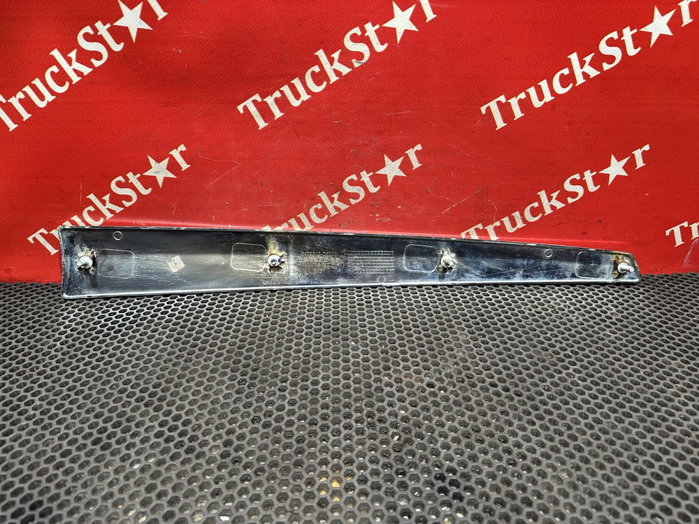 Накладка бампера левая