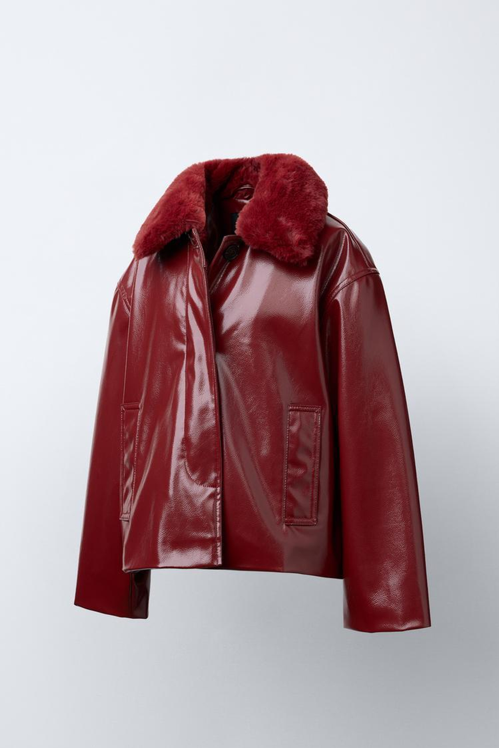 ZARA КУРТКА ИЗ ЛАКИРОВАННОЙ ТКАНИ СО СЪЕМНЫМ ВОРОТНИКОМ, БУРГУНДИ