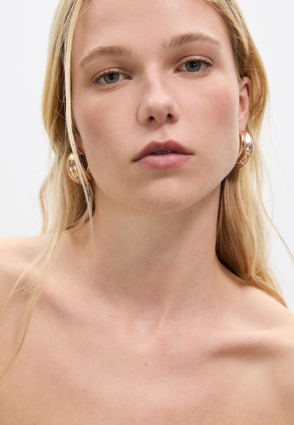 STRADIVARIUS Набор из 2 контрастных сережек-колец, красновато-коричневый