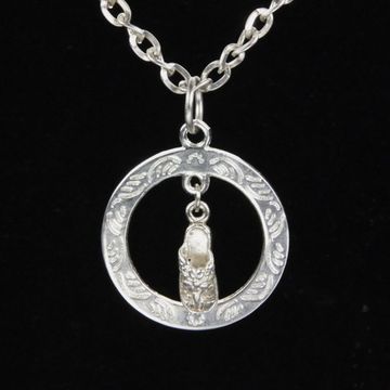 Кулон Тапок в круге