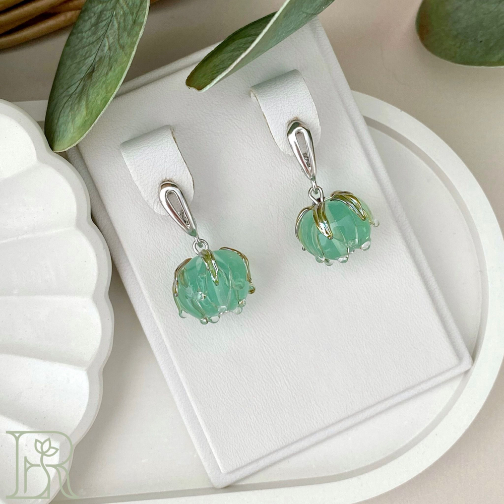 LEFIREL' Серьги серебряные женские "Фера" с цветами из муранского стекла / ювелирные украшения из родированного серебра 925