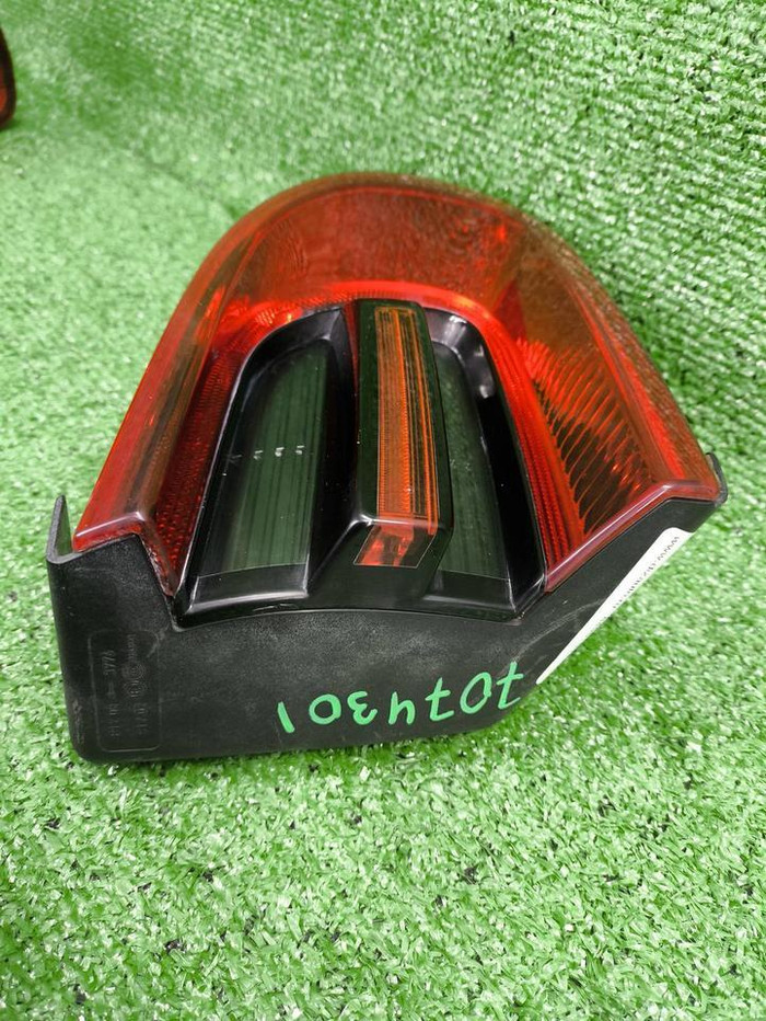 Фонарь левый внутренний Porsche Macan 95b (14-18)