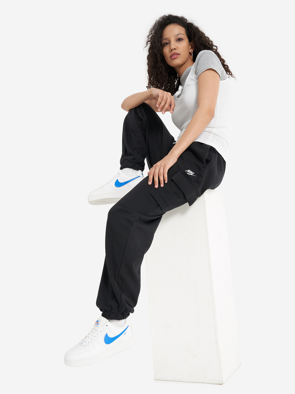 DQ5196-010 Брюки Nike NSW Club Fleece Mid-Rise Oversized Cargo Sweatpants W
