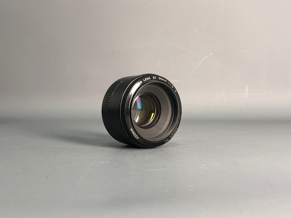 Canon EF 50mm 1.8 II царапка на задней линзе