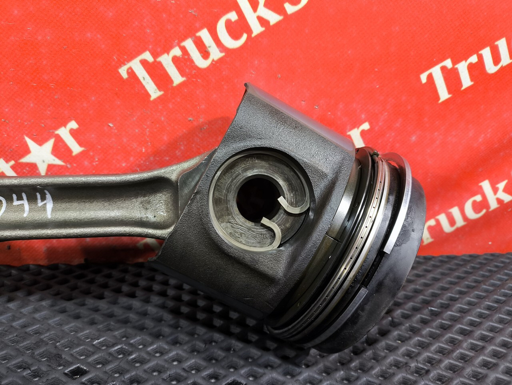 Поршень с шатуном