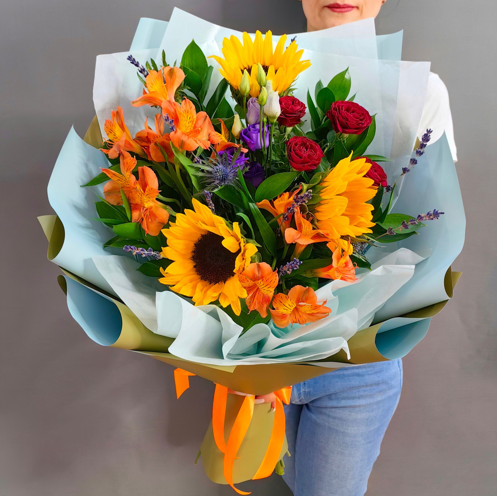 Авторский букет с подсолнухами