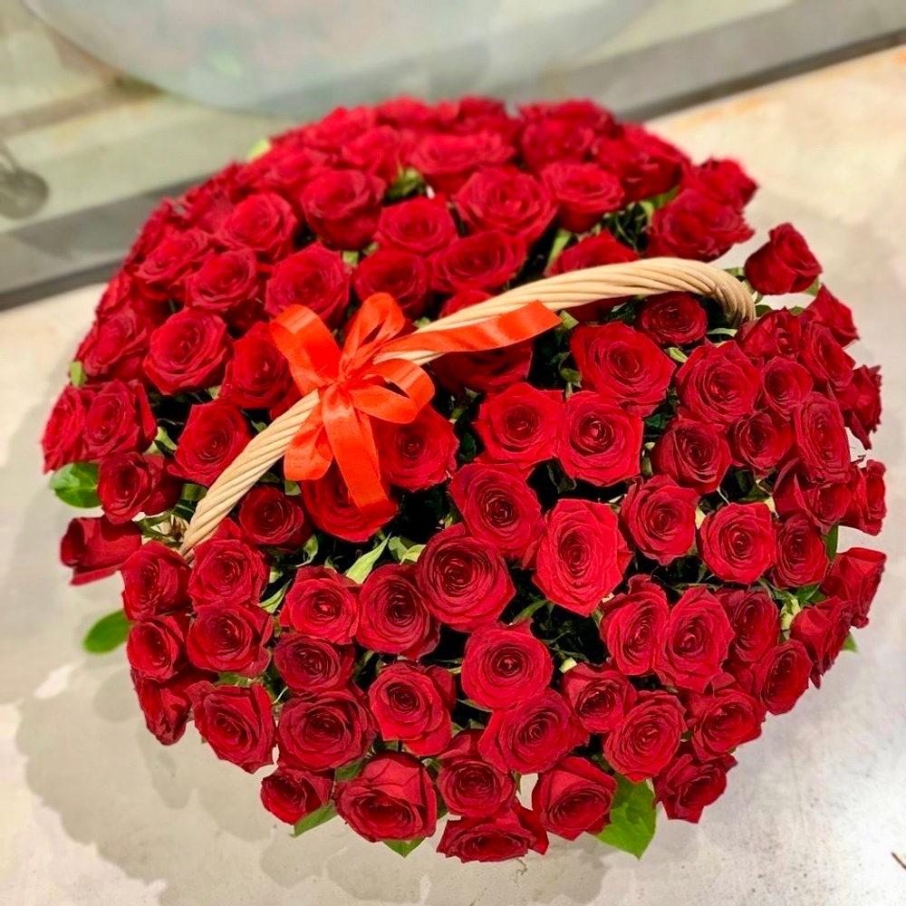 Корзина из 101 красной розы