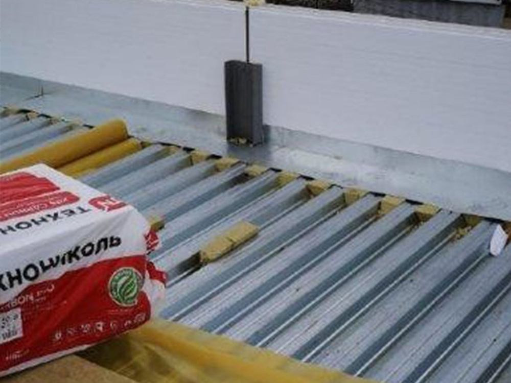 Поставка и монтаж кровли из ПВХ мембраны, система СМАРТ