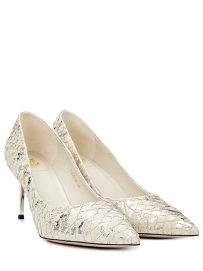 Женские туфли из кожи белого цвета с тиснением под рептилию