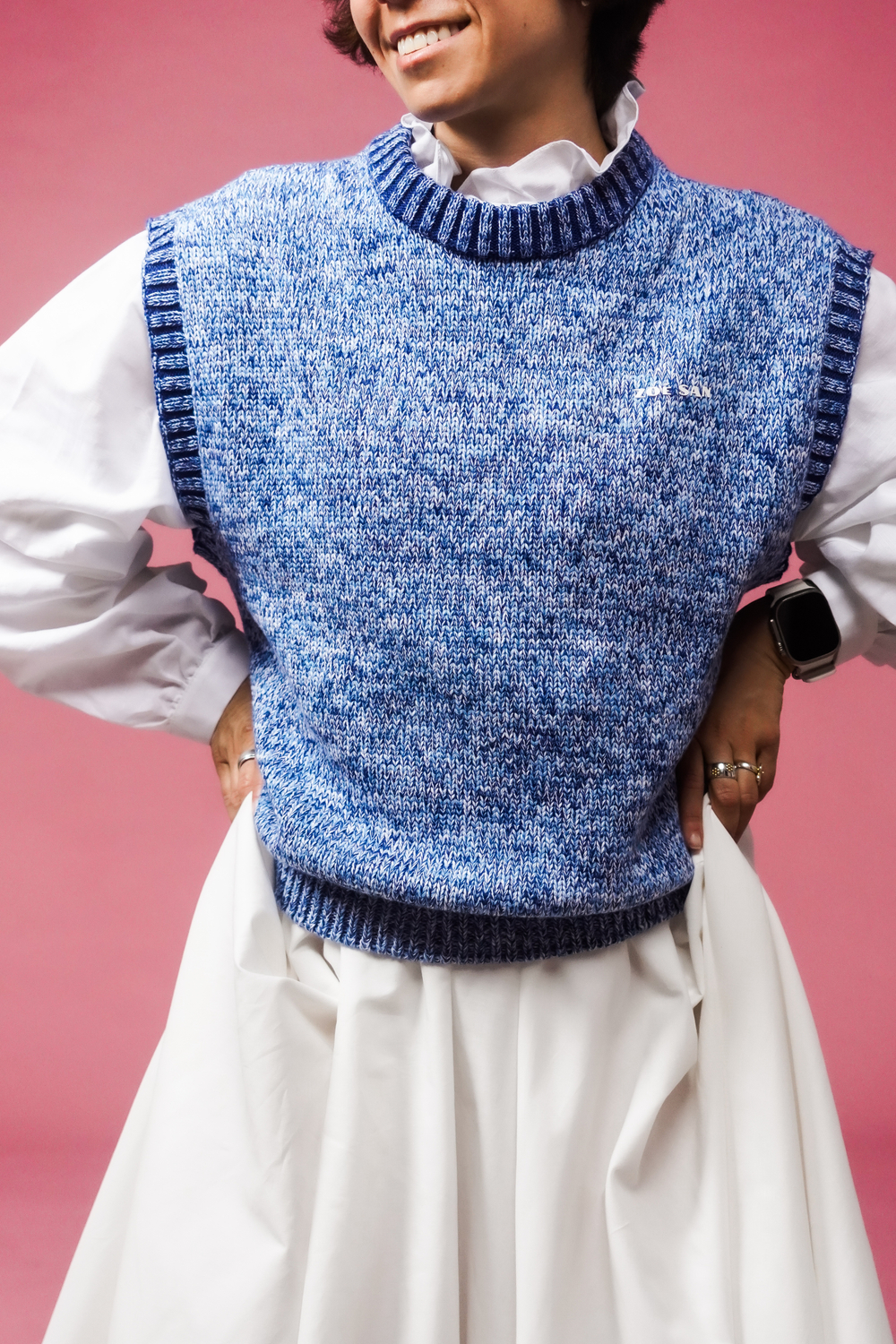 Жилет из хлопкового мулине синего цвета ПРЕДЗАКАЗ