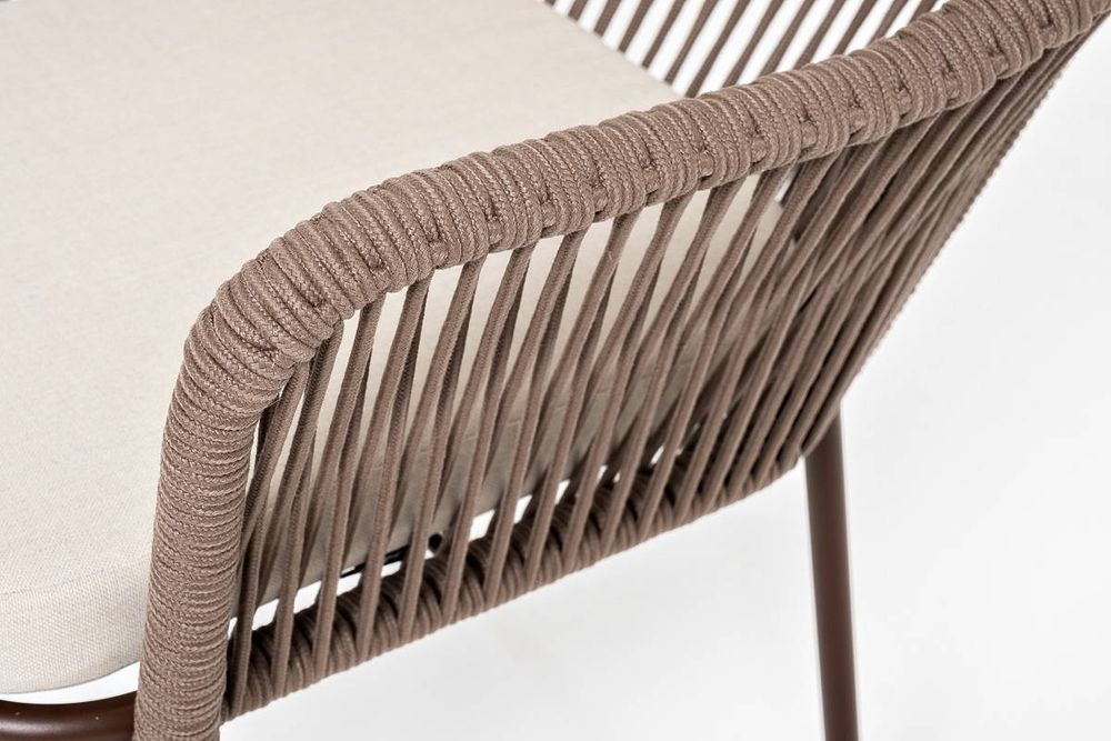 "Лион" стул плетеный из роупа, каркас из стали коричневый (RAL8016) муар, роуп коричневый круглый, ткань бежевая 052