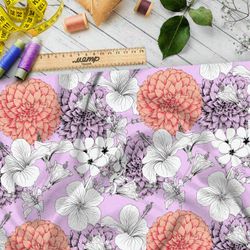 Ткань сатин белые петуньи и коралловые хризантемы на розовом фоне