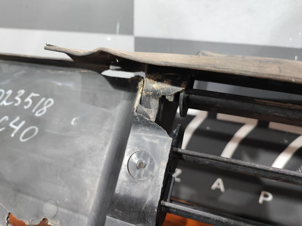 Жалюзи радиатора Volvo XC40 17-22 Б/У Оригинал 31455422