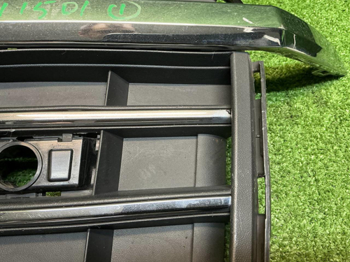 Решетка перед. бампера VW Touareg 3 (18-23) R-line