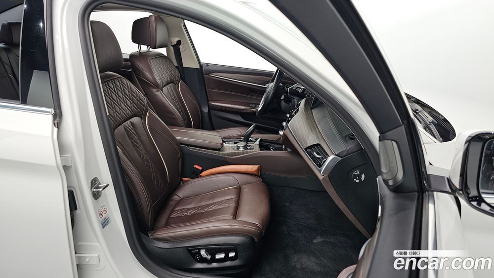 BMW 5 Series (G30) 520i Luxury (08.2020)
