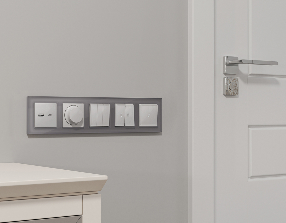 MA402015 Комплект механизма 1-кл выключателя с подсветкой 5600K ALFA Серебро глянец QUANT (AP4020, VM101, G14W)