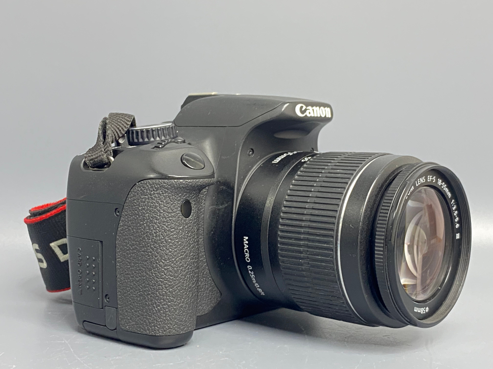 Canon 650D kit 18-55mm 14300 кадров