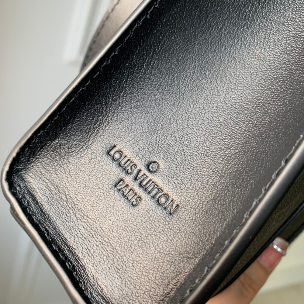 Louis Vuitton Sac Plat Cross