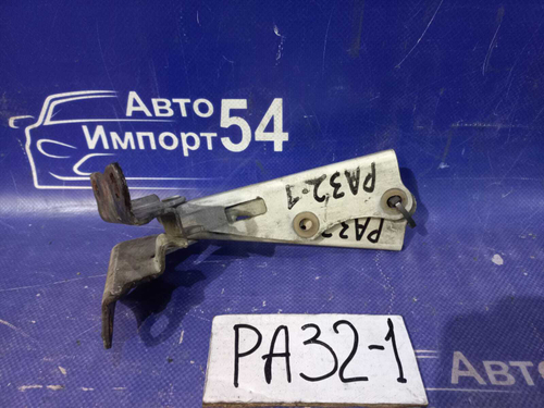 Петля капота правая NISSAN CEFIRO 1997