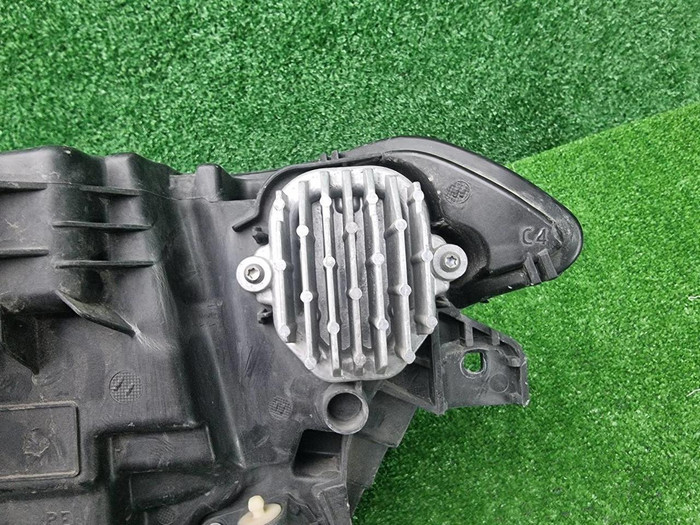 Фара правая Volvo XC90 2 (2014-2019) LED
