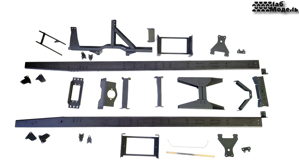 Стальная рама для грузовика ЗИЛ-131 с колесной формулой 6х6 в масштабе 1:10