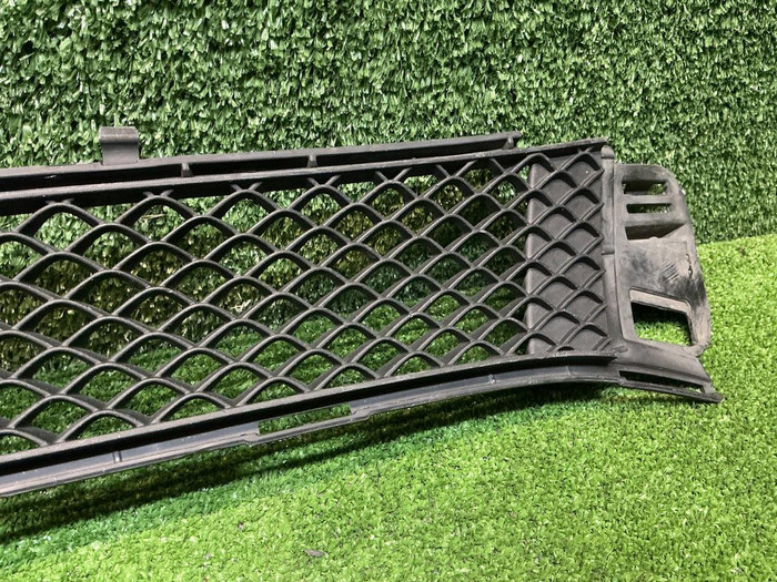 Решетка переднего бампера Mercedes E W213 (20-23)