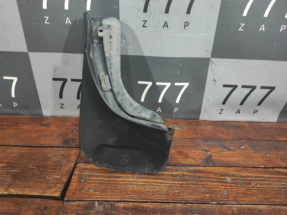 Брызговик задний левый Mercedes GLA (X156) 13-20 Б/У Оригинал A1568900100