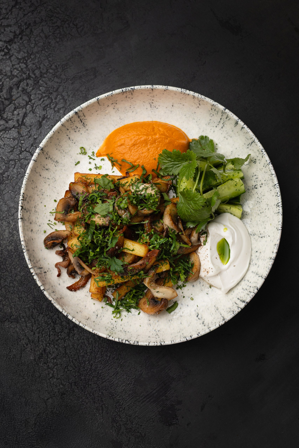 Картофель жаренный с грибами, кабачковая икра, малосольные огурцы