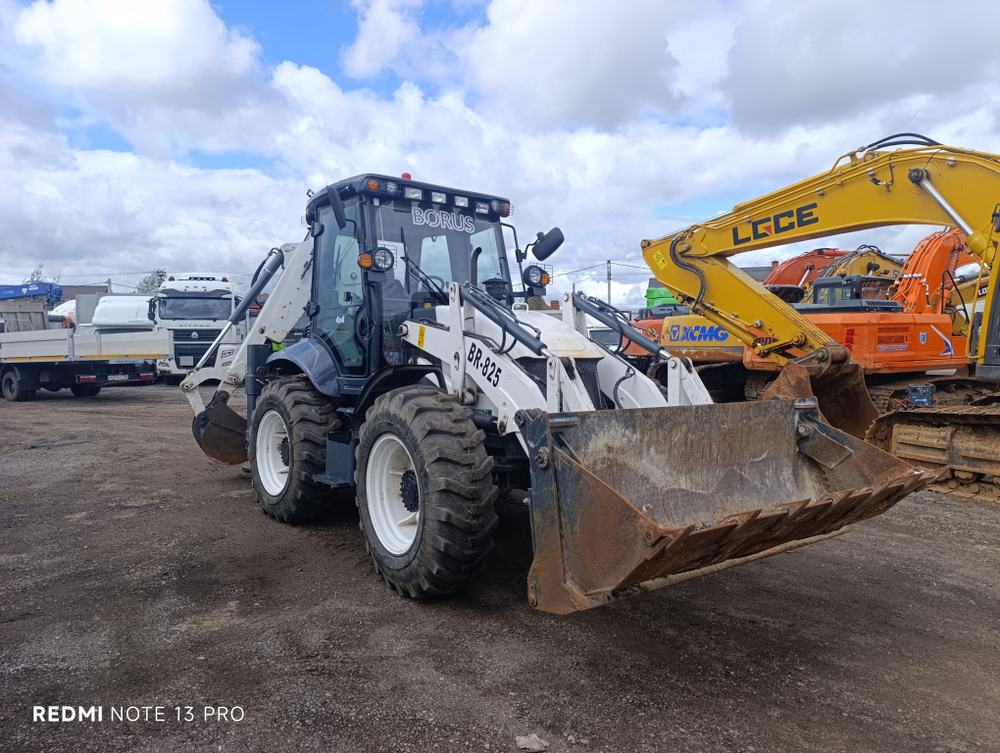 Borus BR-825 Экскаватор-погрузчик BR-825 (Дизельный, 4,8 л, 102 л.с., АТ)