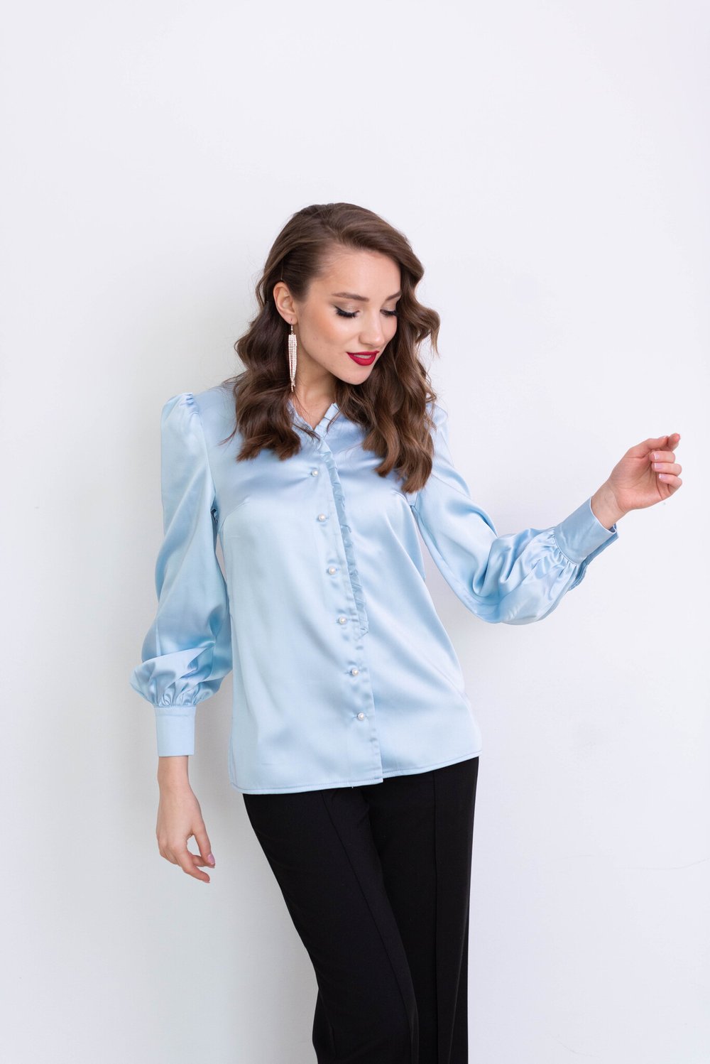 Блуза с рюшами в голубом цвете