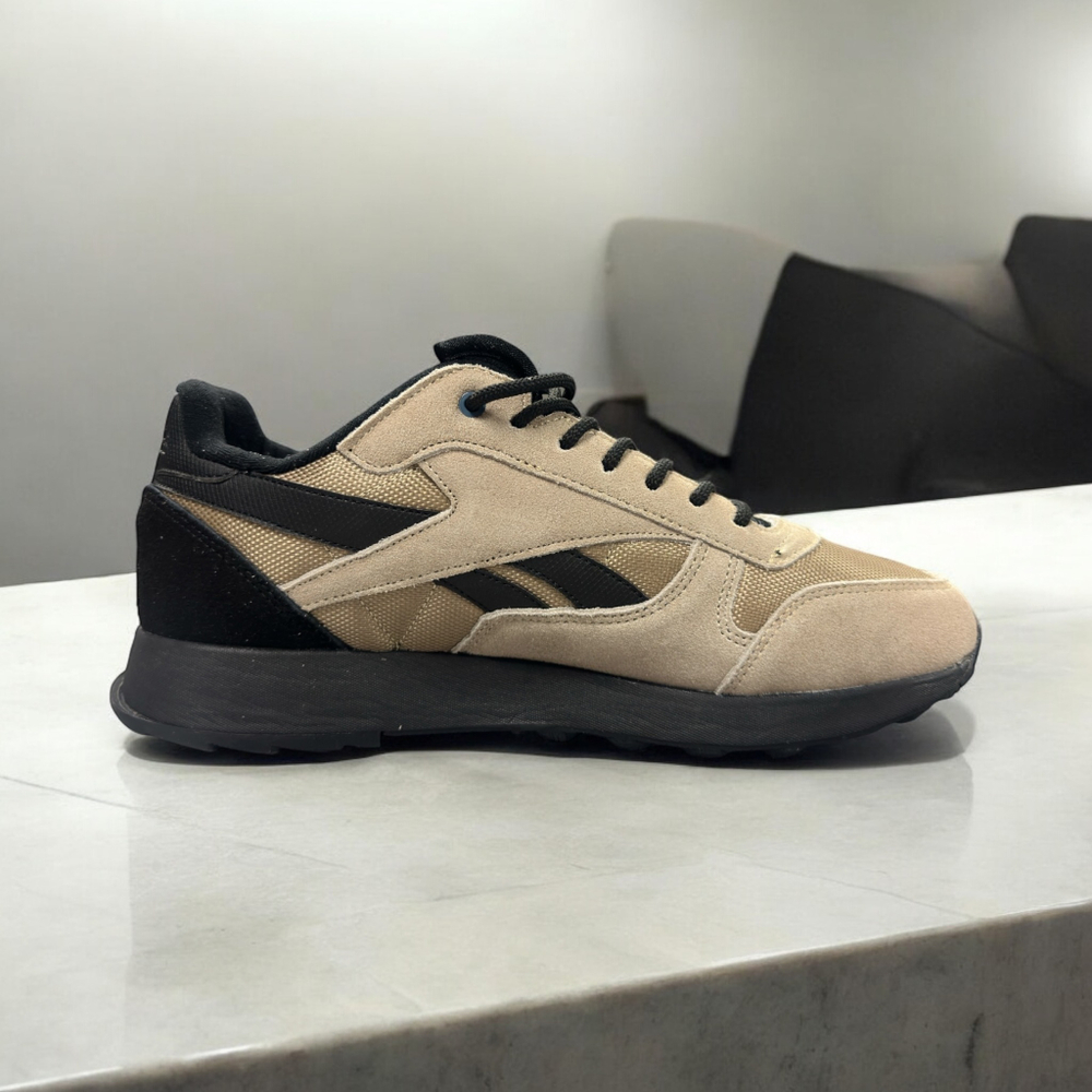 Reebok Classic Leather • Beige