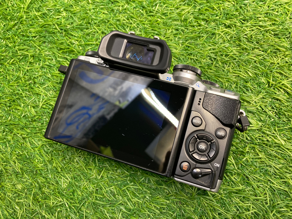 Olympus OM-D E-M10 ( Не рабочий )