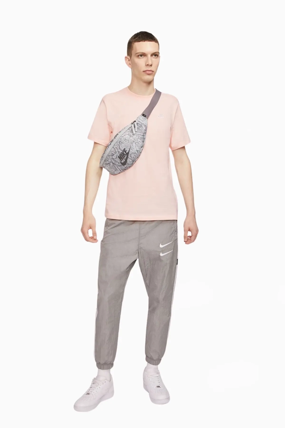 Футболка Nike Sportswear Club - розовый