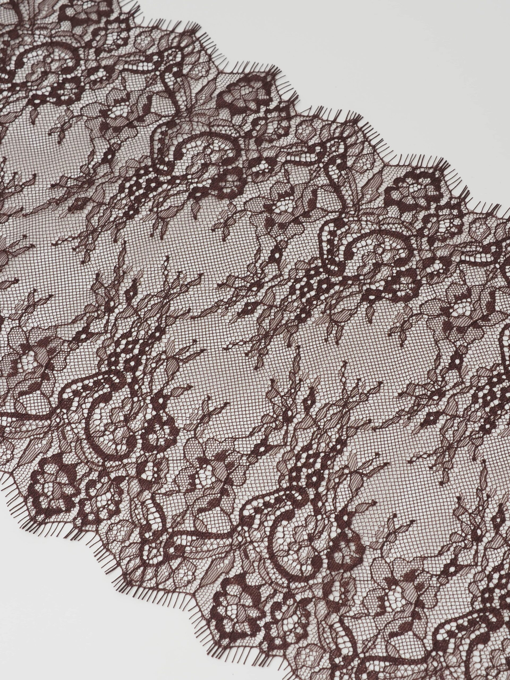 Кружево шантильи горький шоколад неэластичное ширина 23 см длина 1.45 м