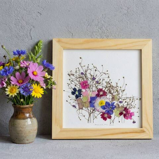 Скумпия, Вербена, Дельфиниум, гортензия, маргаритка. Картина из цветов в рамке