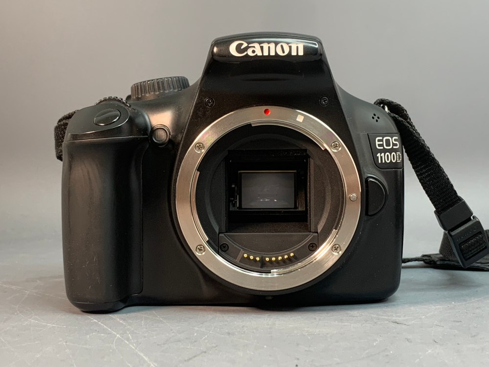 Canon 1100D Kit 18-55mm 3.5-5.6 IS II 17.000 кадров