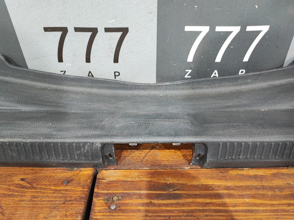 Кожух замка багажника Toyota Camry (XV70) 17-22 Б/У Оригинал 5838733140