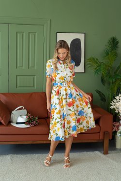 Платье с яркими цветами из шифона