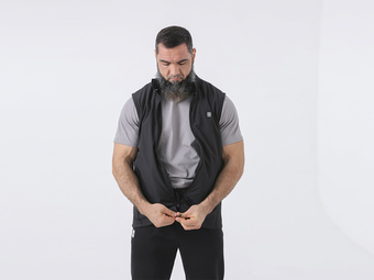 Жилеты, куртки и пуховики