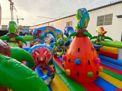 Коммерческий надувной батут «Хамелеон и динозавры Ультра 2» 12*6*6 м