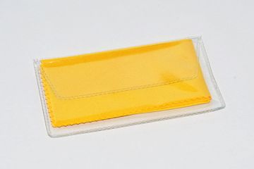 Салфетка микрофибра 15х18(жёлтая) в упаковке.