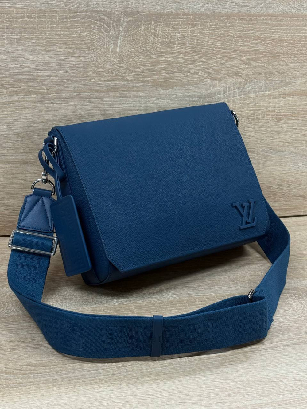 Сумка-мессенджер Louis Vuitton
